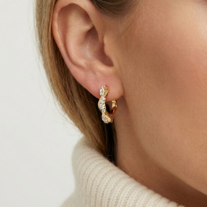 Alternative view of Sif Jakobs Ellera Waves Creolo øreringe - SJ-E2762-CZ-YG