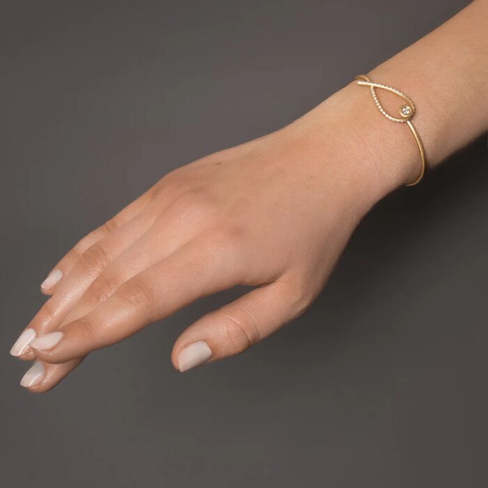 Alternative view of Dulong Kharisma armring - 162410A5095